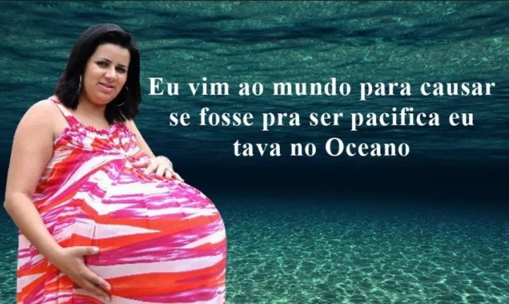 Mulher com a mão sobre uma barriga falsa (meme grávida de taubaté) com texto: "Eu vim ao mundo para causar, se fosse para ser pacífica, tava no oceano"